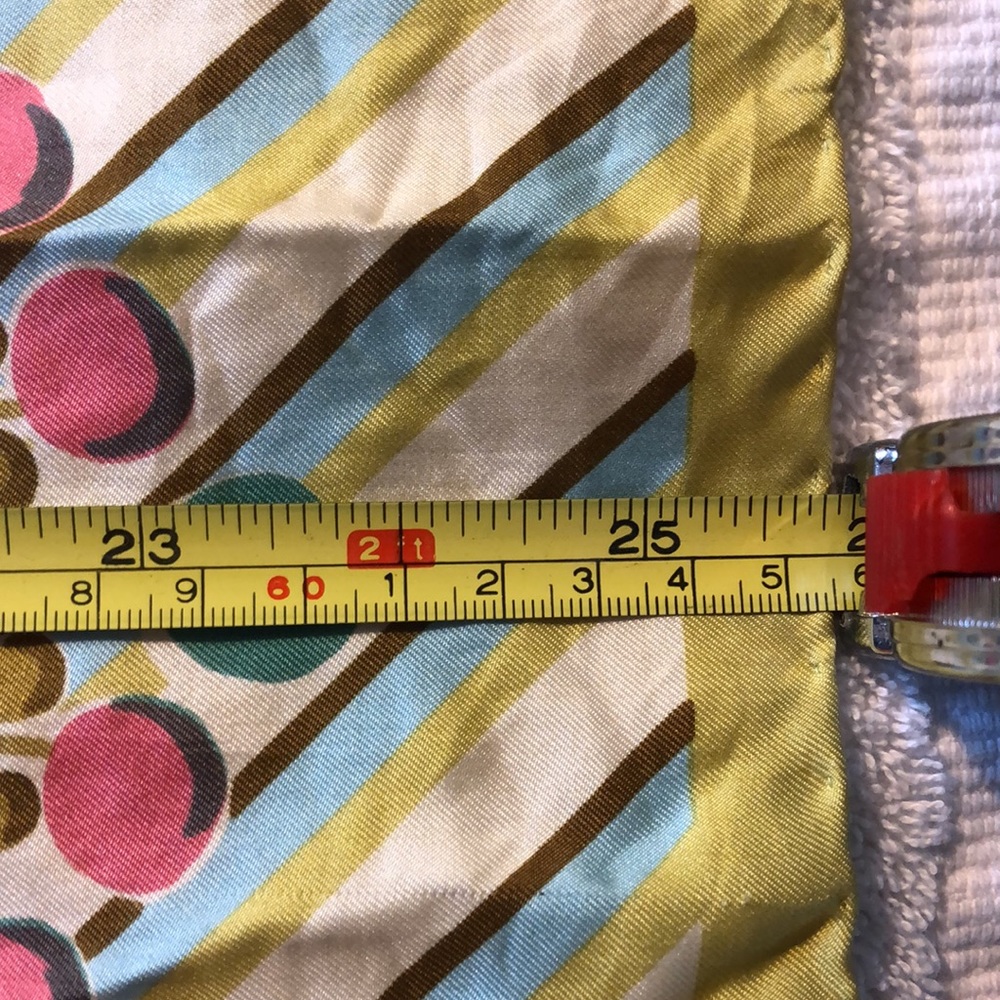 Cacharel 100% vintage silk scarf - Picture 5 of 6